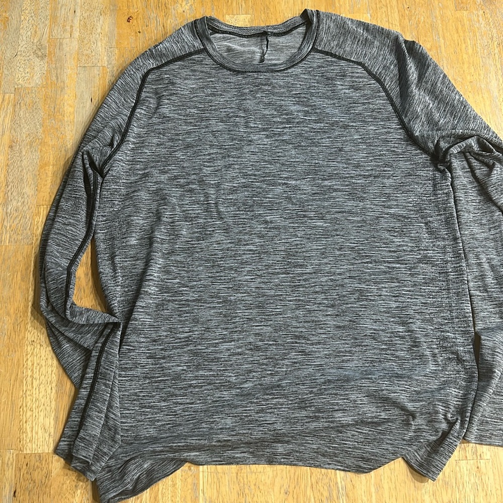 Men’s M lululemon grey long sleeve